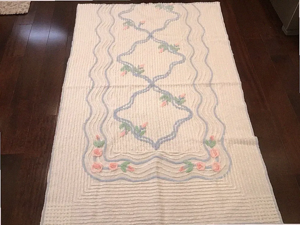 Small Chenille Bed Cover 5' x 3'2" Small Roses Decoration